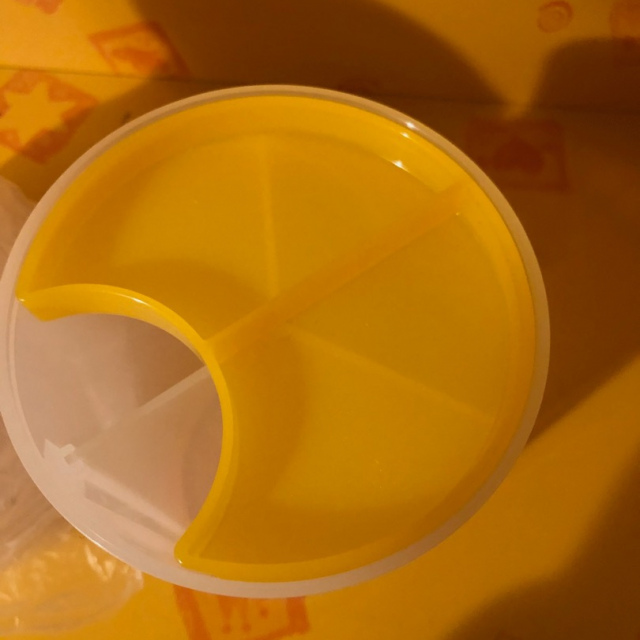 Vorratsbehälter mit Dreh schütten (2) 